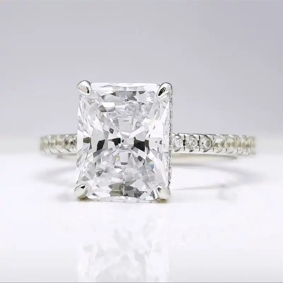 Super sparkly radiant cut 4 carat engagement halo wedding ring - Picture 4 of 6
